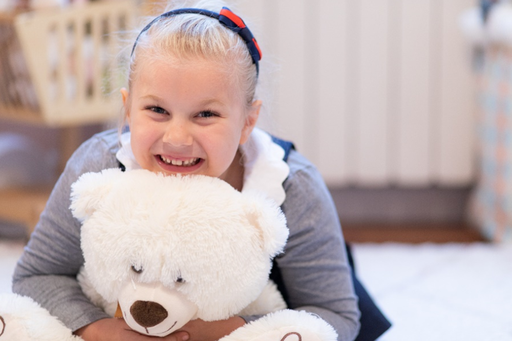 Sophie Teresa, sette anni, è una bambina dal sorriso luminoso che ha una rarissima mutazione del gene FDX2.