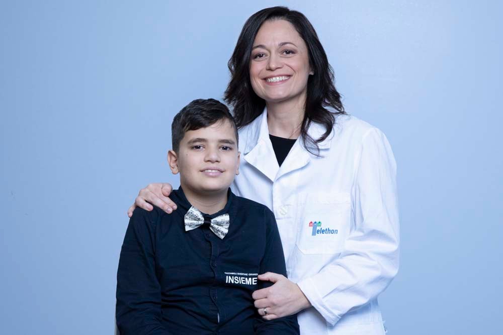 Fabian, paziente che affronta la sindrome di Wiskott-Aldrich, e Francesca Ferrua, immunologa pediatrica